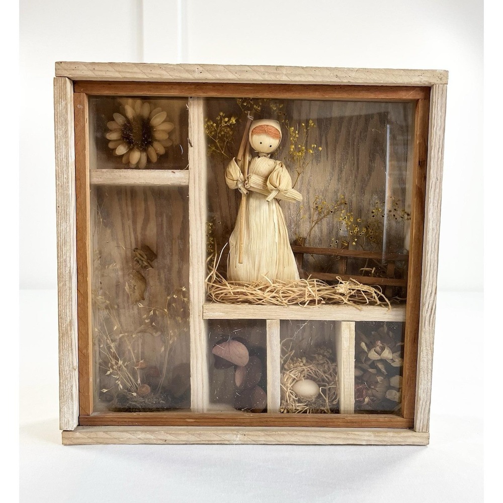 Vintage Corn Husk 3D Shadow Box Diorama Primitive Folk Art Doll AS IS READ 11x11
